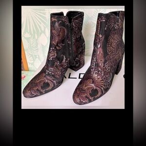 Aldo Demarais Ankle Boots Heeled Paisley Floral Design in Pink & Black Size 8.5